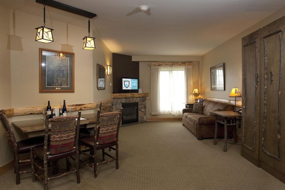 Hope Lake Lodge & Indoor Waterpark Cortland Exterior foto
