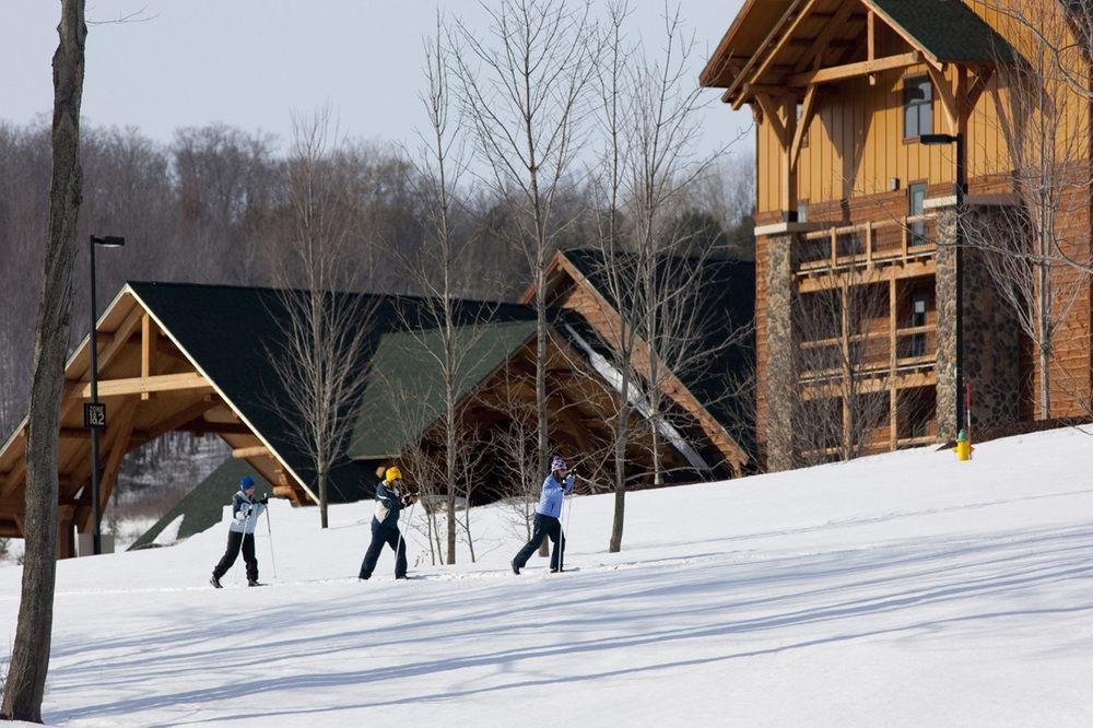 Hope Lake Lodge & Indoor Waterpark Cortland Exterior foto