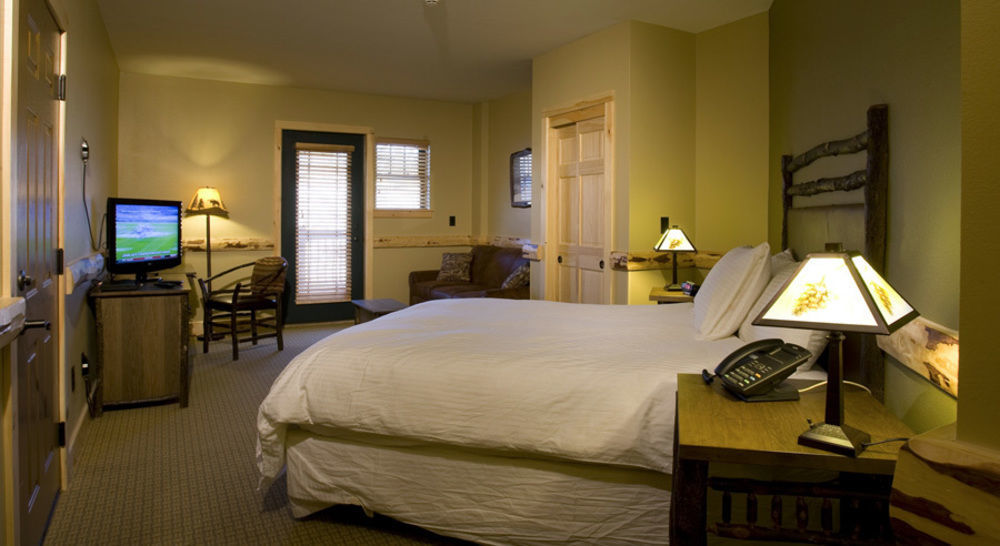 Hope Lake Lodge & Indoor Waterpark Cortland Exterior foto