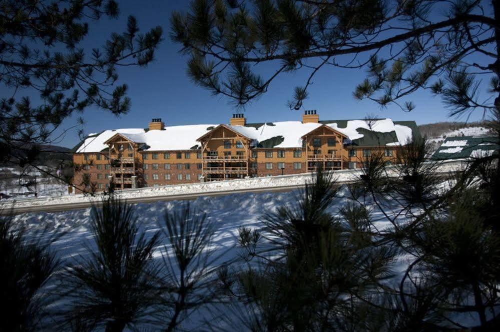 Hope Lake Lodge & Indoor Waterpark Cortland Exterior foto