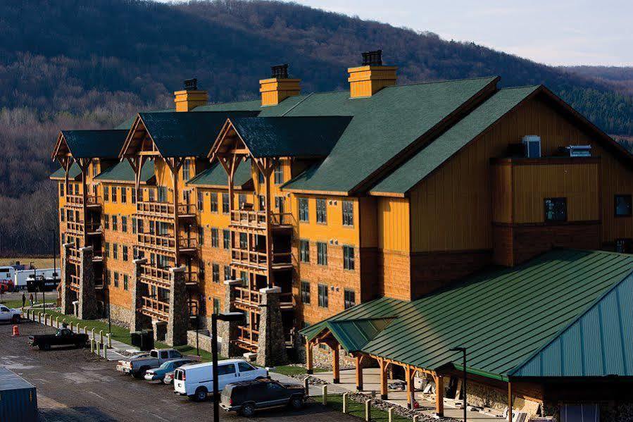 Hope Lake Lodge & Indoor Waterpark Cortland Exterior foto