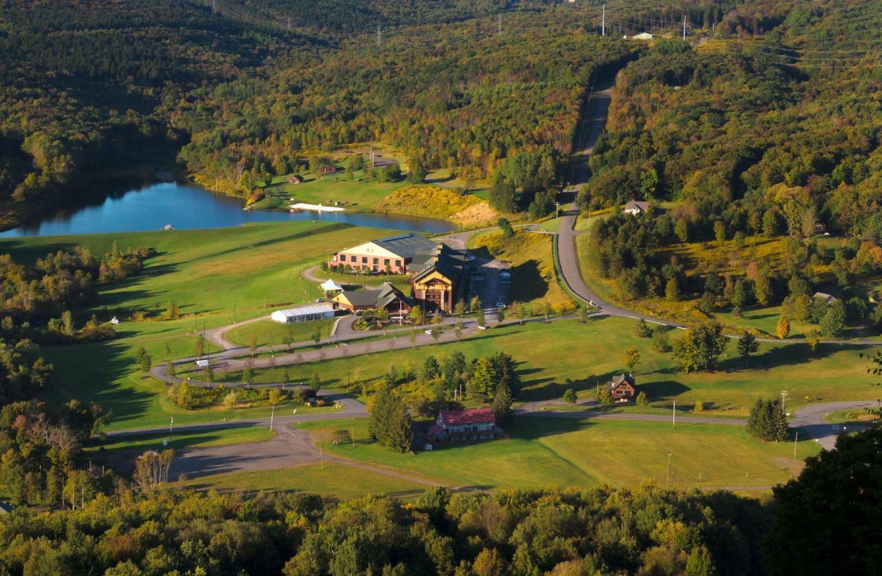 Hope Lake Lodge & Indoor Waterpark Cortland Exterior foto