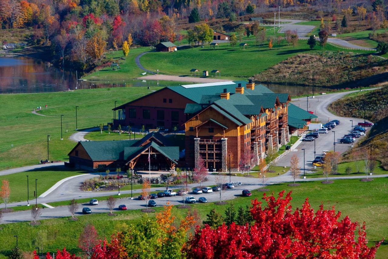 Hope Lake Lodge & Indoor Waterpark Cortland Exterior foto